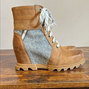 Sorel Tan and Gray Winter Rain Boots with Lace-Up Design